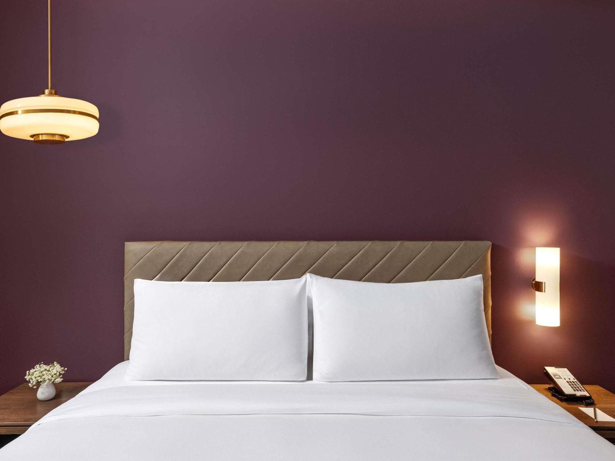 Superior King Room City View