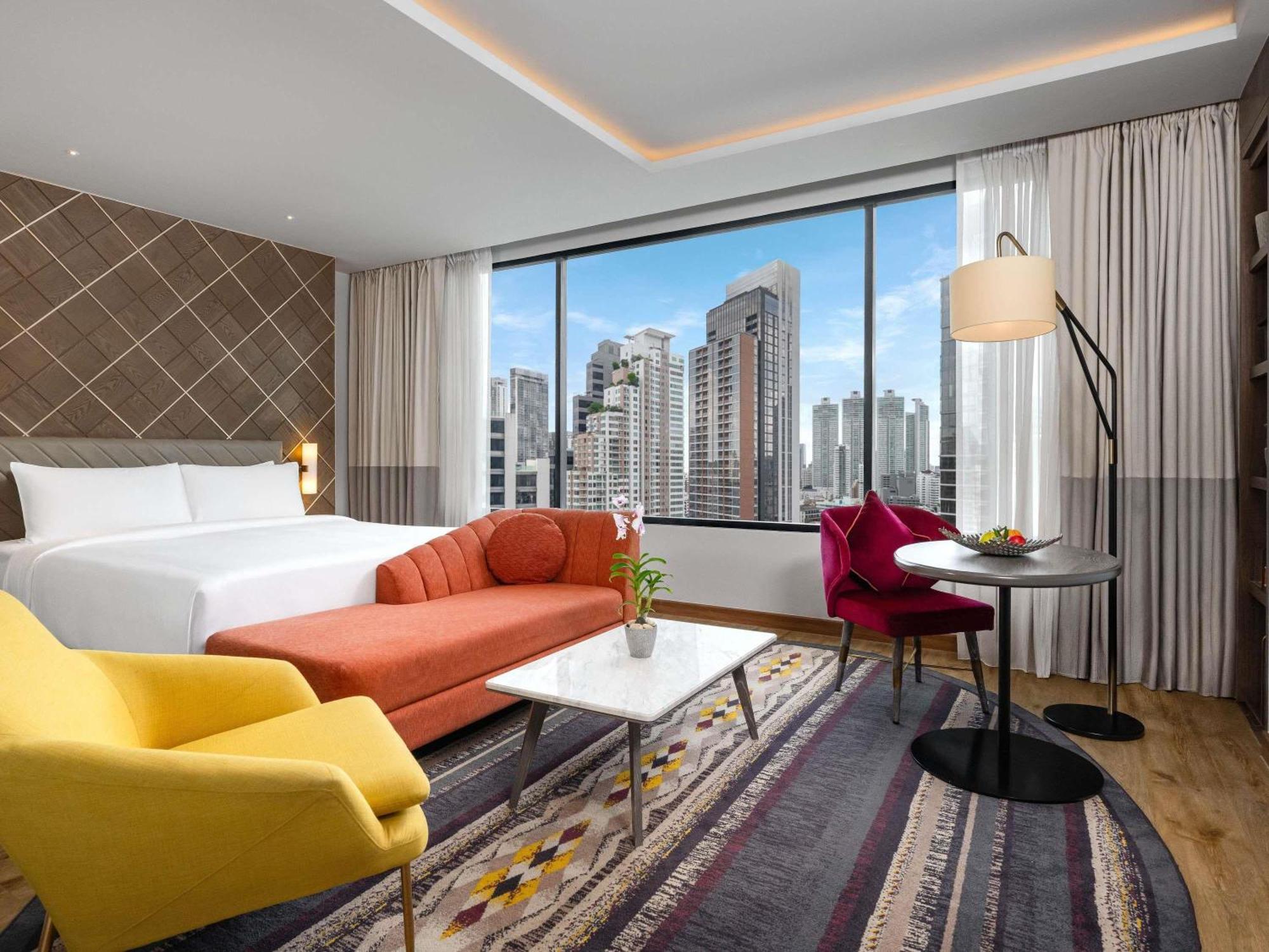 Deluxe King Suite City View