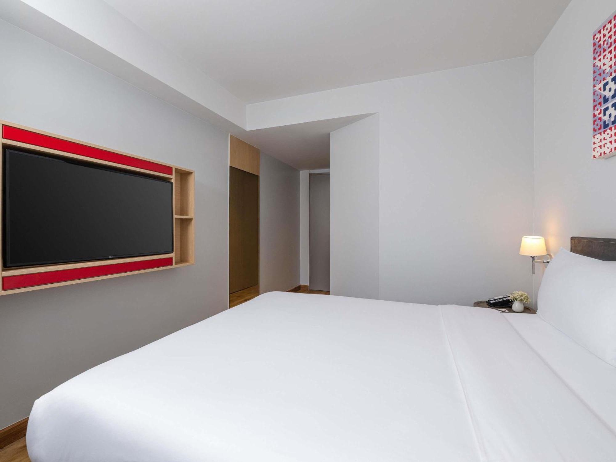 Standard Queen Room