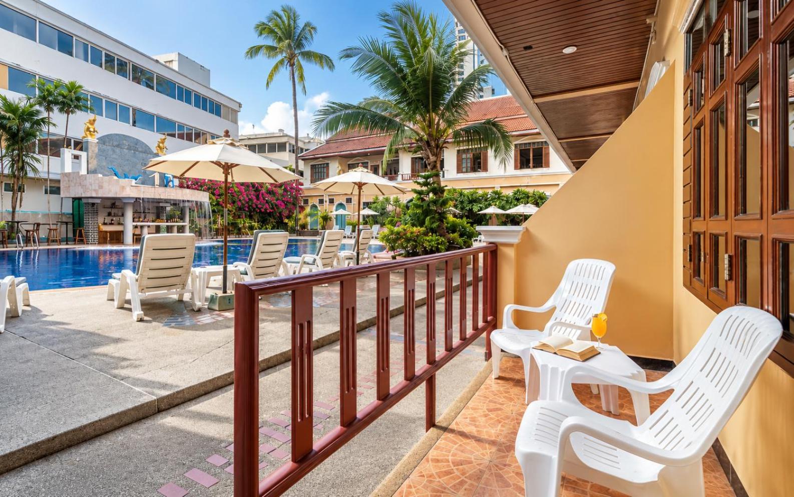 Deluxe Pool Access