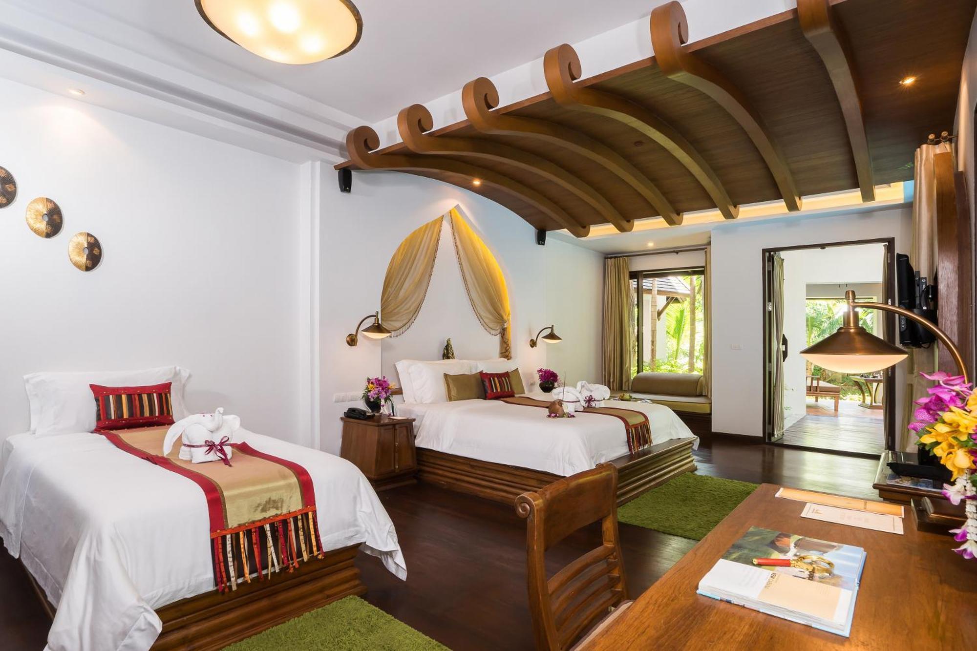One-Bedroom Family Pool Suite