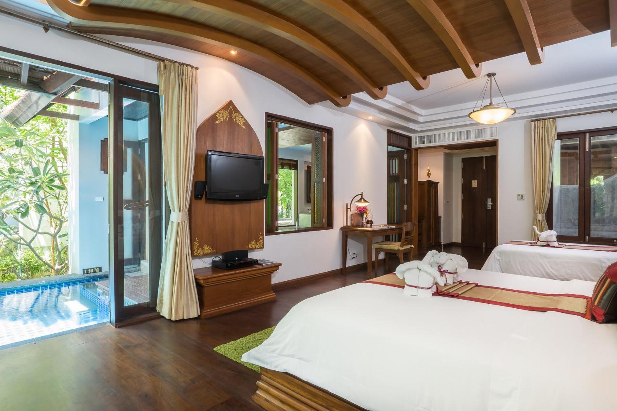 One-Bedroom Family Pool Suite