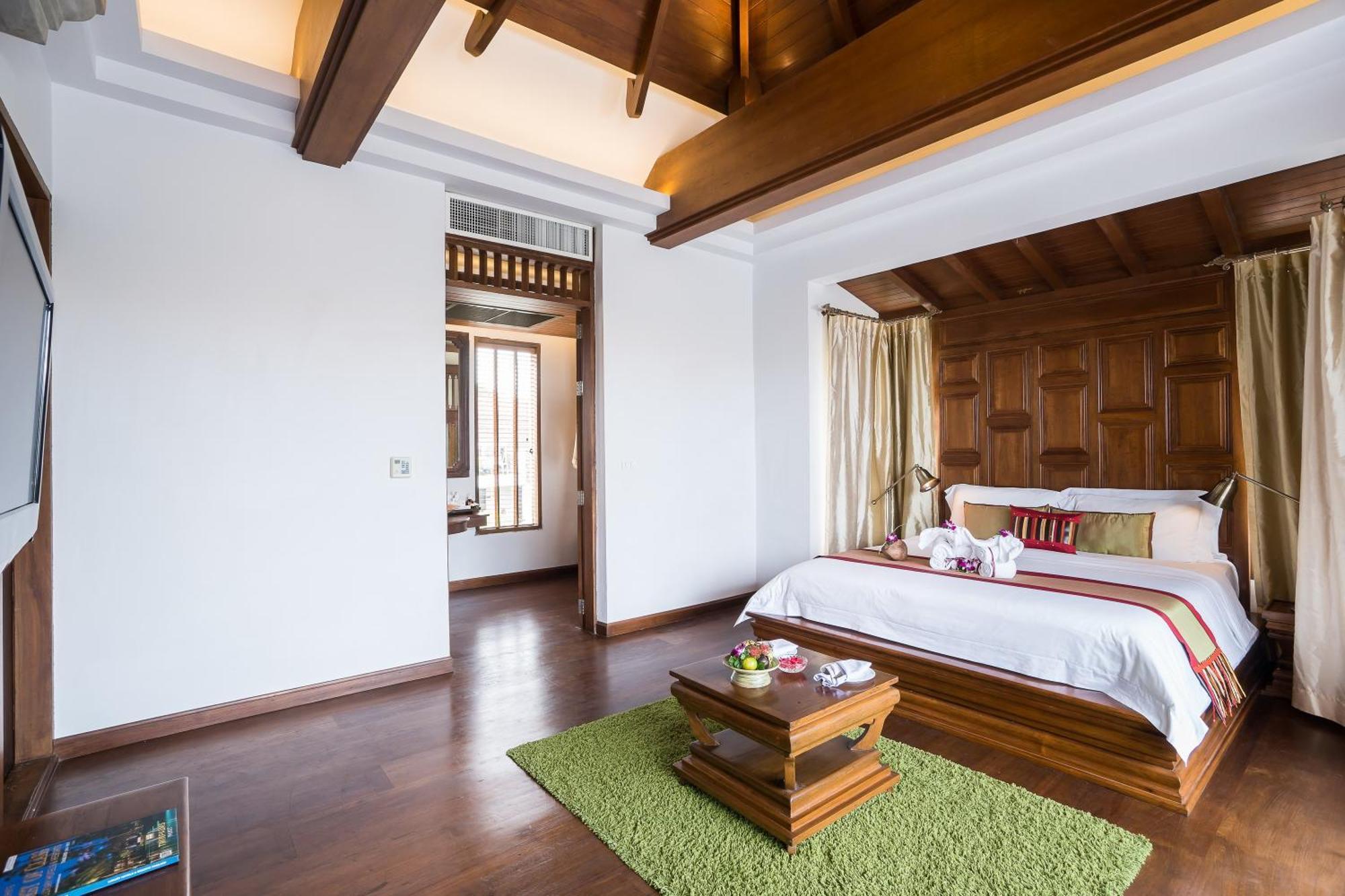Family Pool Villa