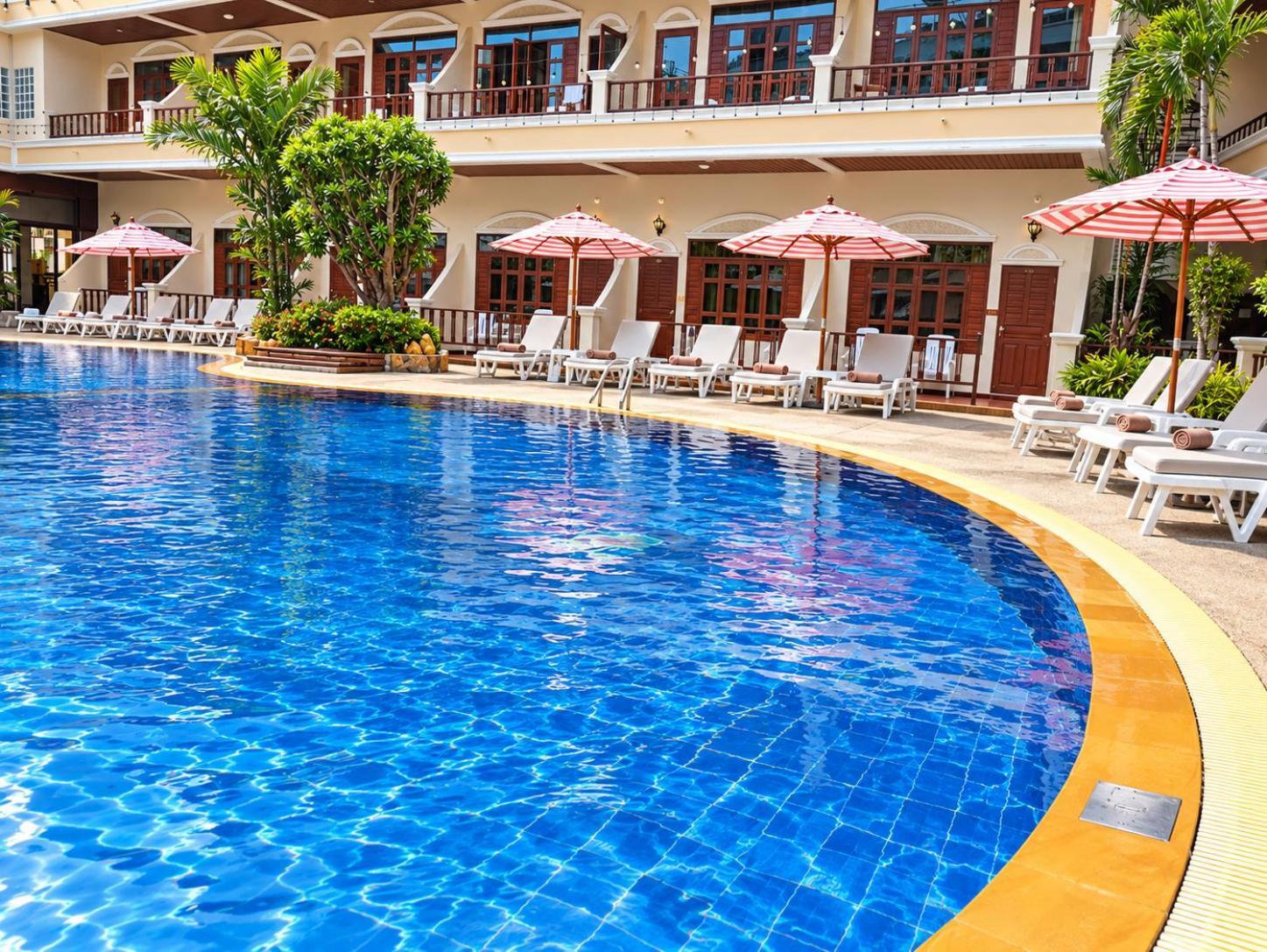 Deluxe Pool Access
