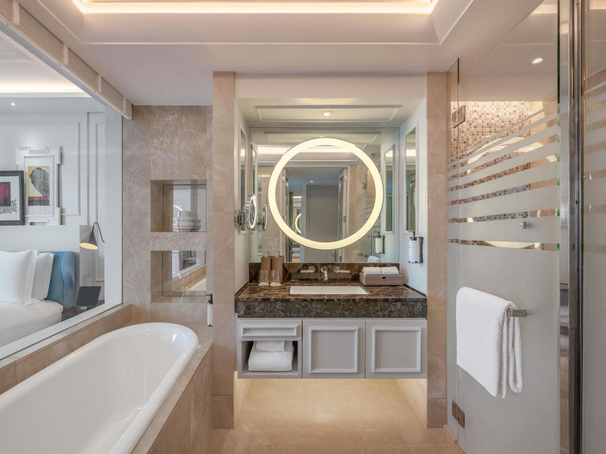 Luxury King Room