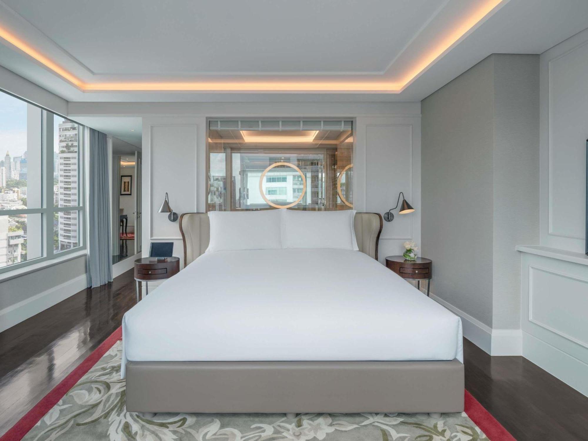 Junior Suite King Bed Club Millésime Access