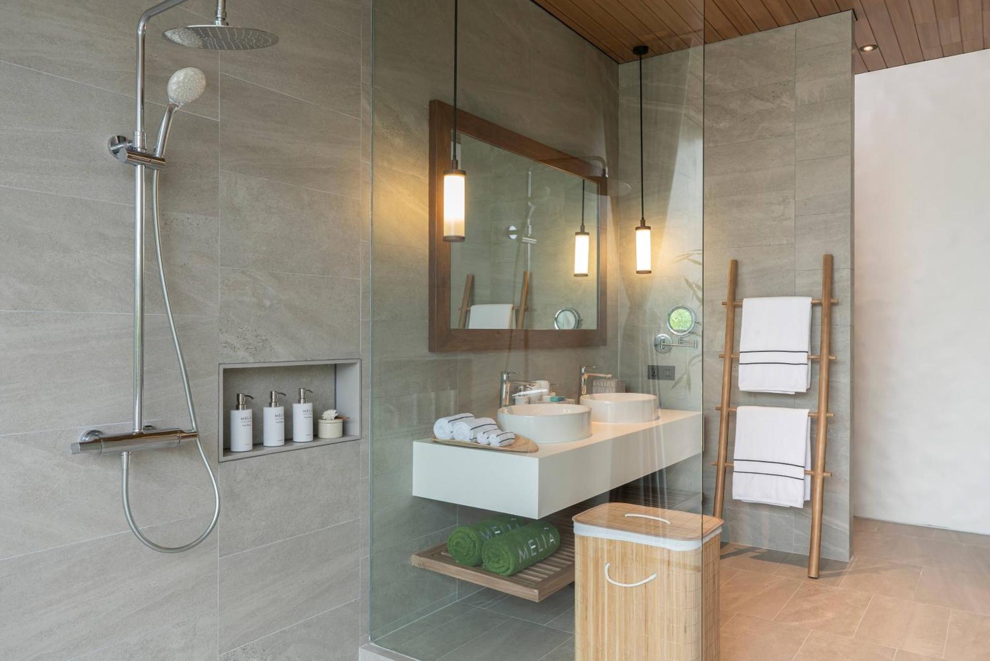 One-Bedroom Suite Outdoor Bathtub