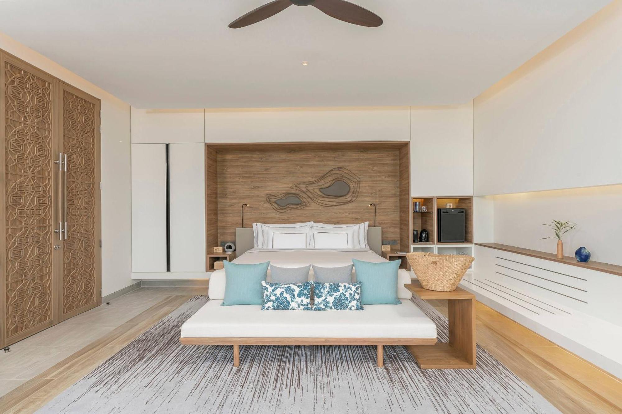 One-Bedroom Suite Outdoor Bathtub