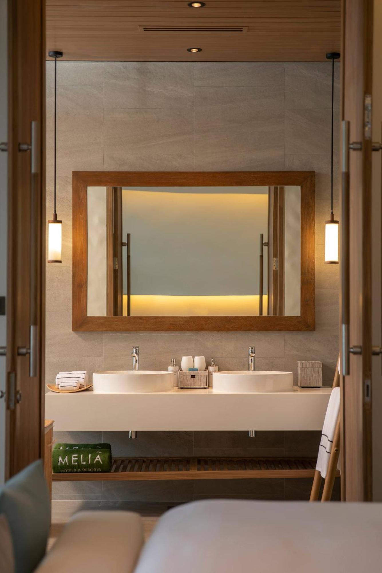 One-Bedroom Suite Outdoor Bathtub