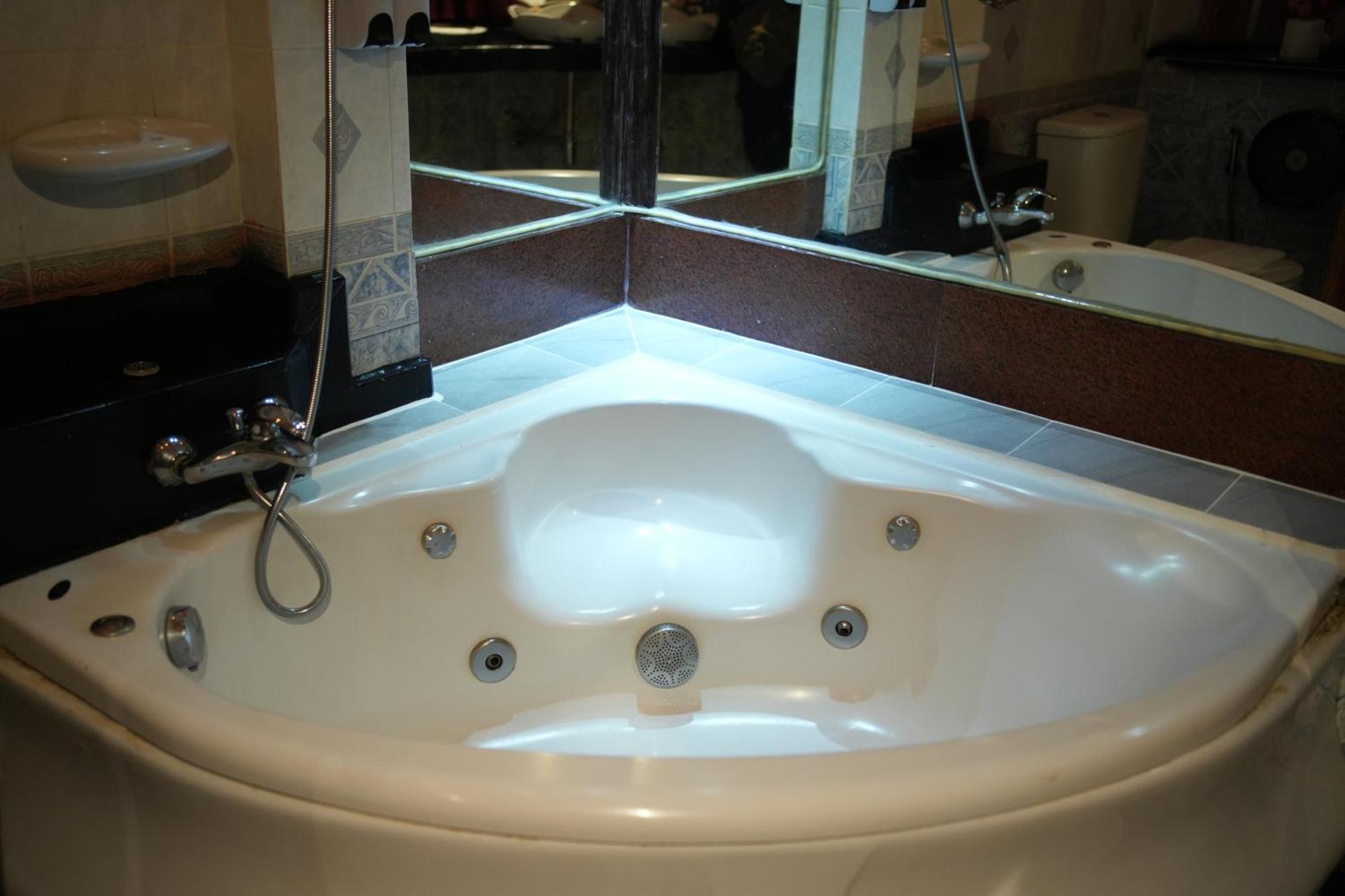 Jacuzzi room