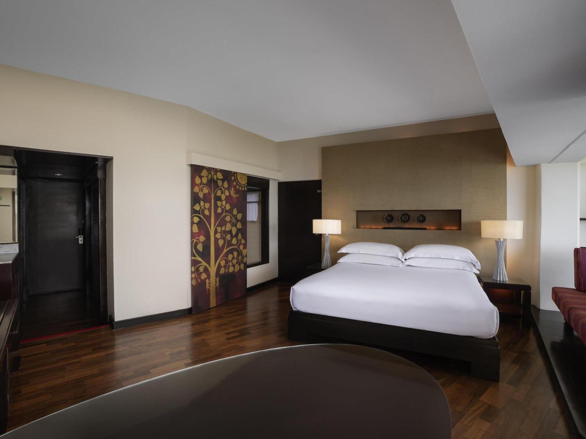 Junior King Suite Garden View
