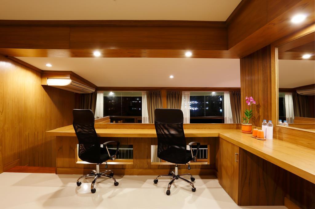Suite with Lake View