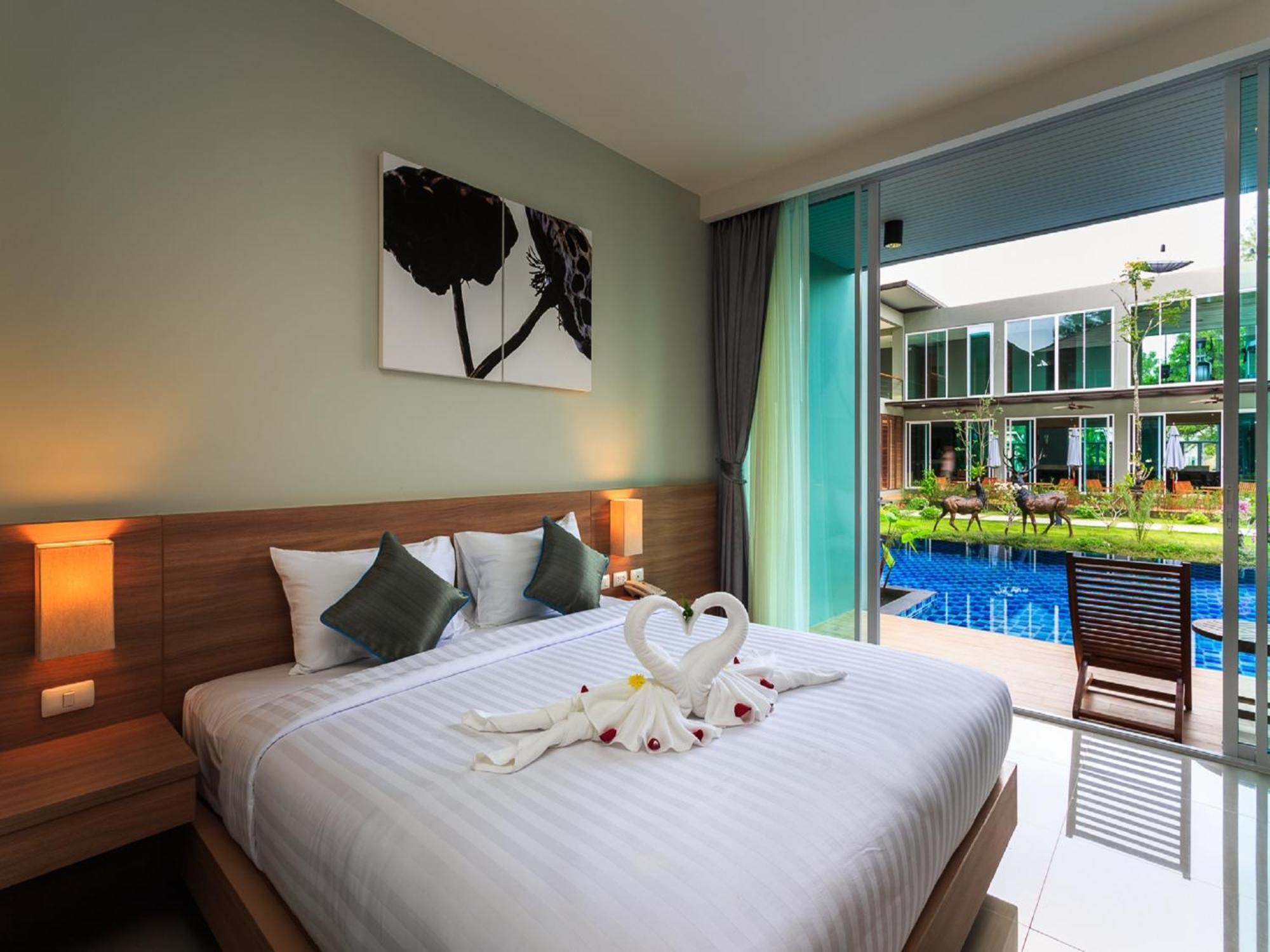 Deluxe Double or Twin Room with Pool Access