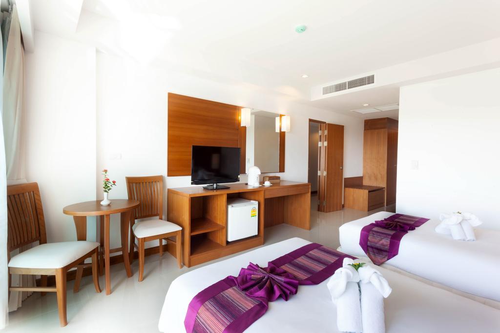 Double or Twin Room Partial Sea View