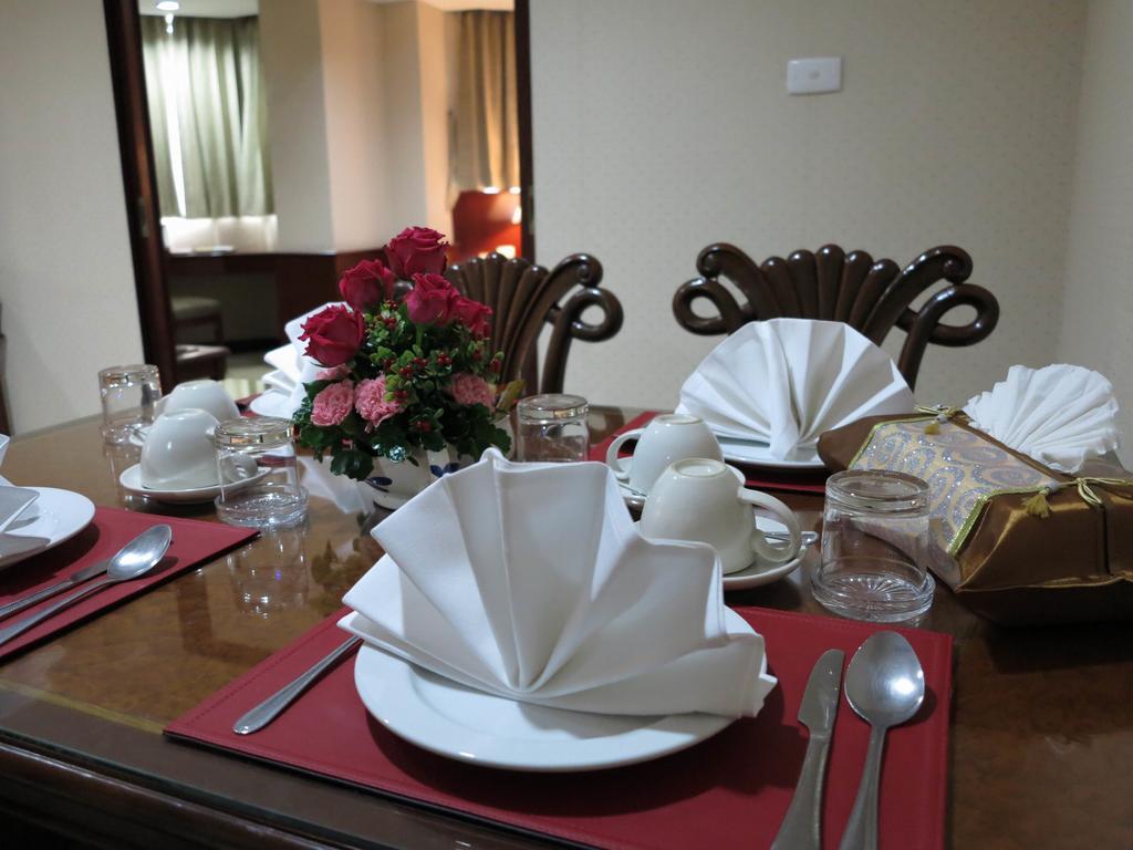 Executive Room,1208883973:JPEG