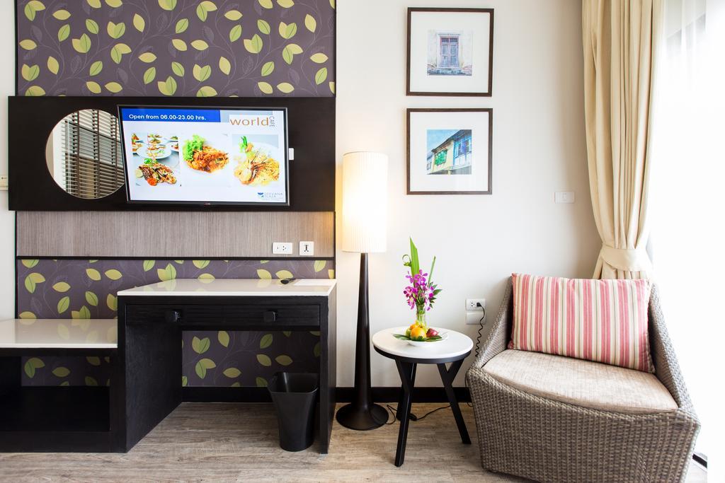 Deluxe Pool View,1274388076:JPEG