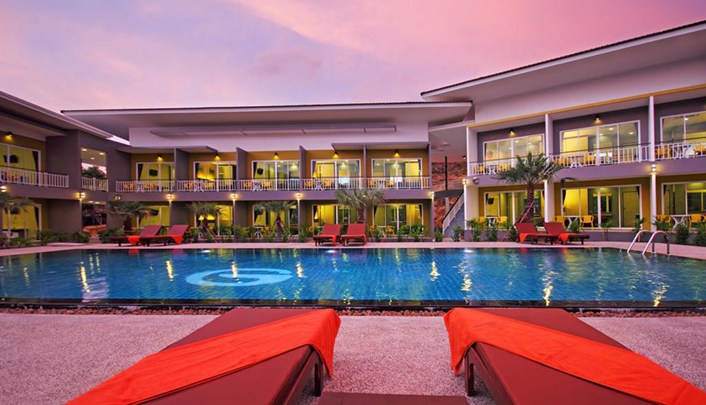 Twin Room Pool View