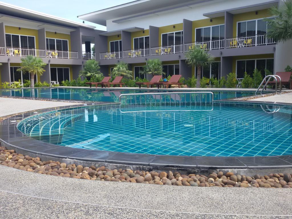 Twin Room Pool View