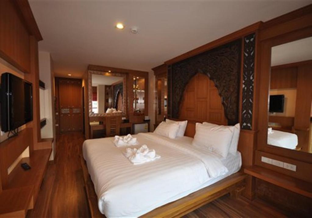 Low Floor Deluxe Double Room