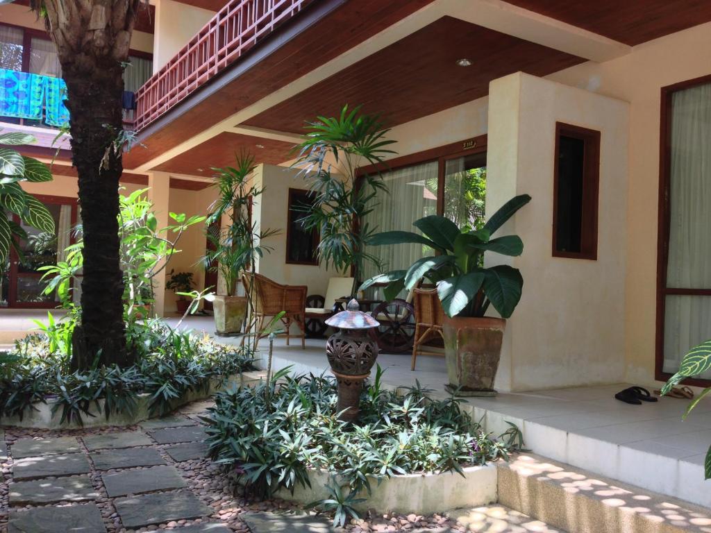 Standard Queen Room