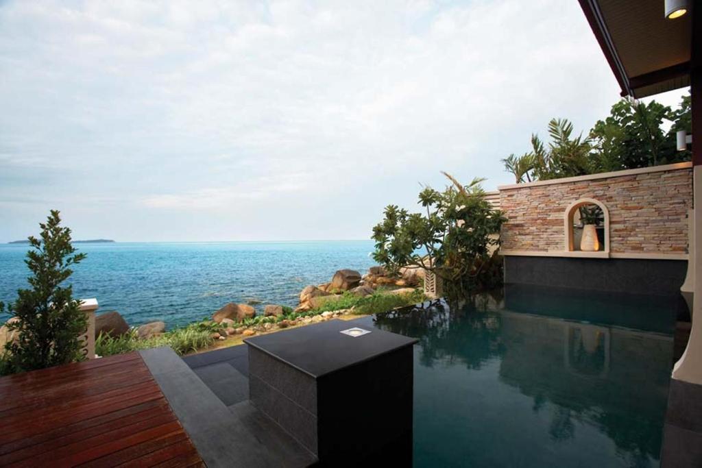 Sea Front Villa with Private Pool,353655943:JPEG