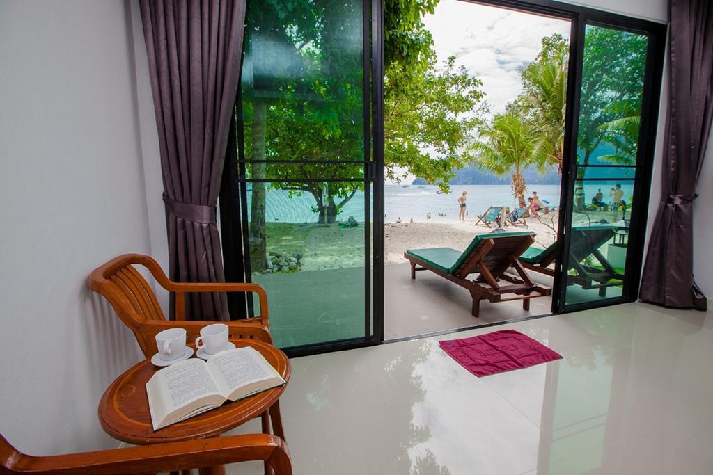 Beach Front Villa Indoor Bathroom