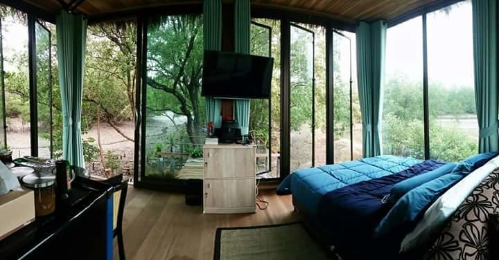 Kamer met Queensize Bed en Balkon