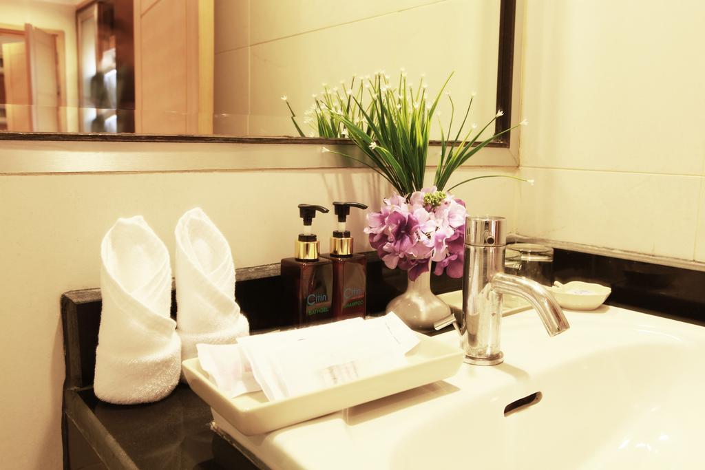 Deluxe Double Room with Bathtub - Flexible 24 Hours Stay
