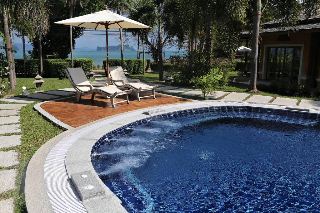 Deluxe Beach Suite