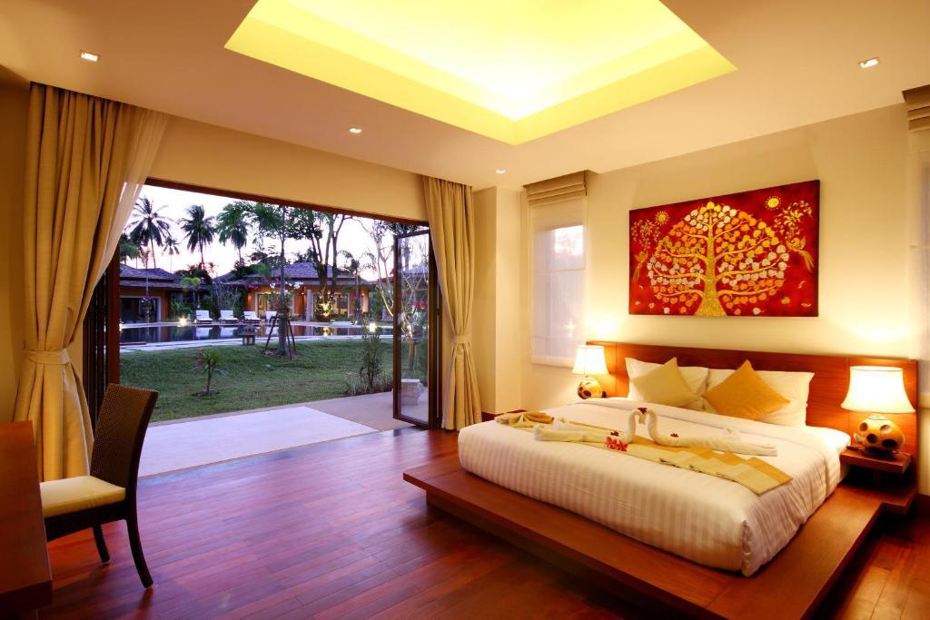 Deluxe Sunrise Suite