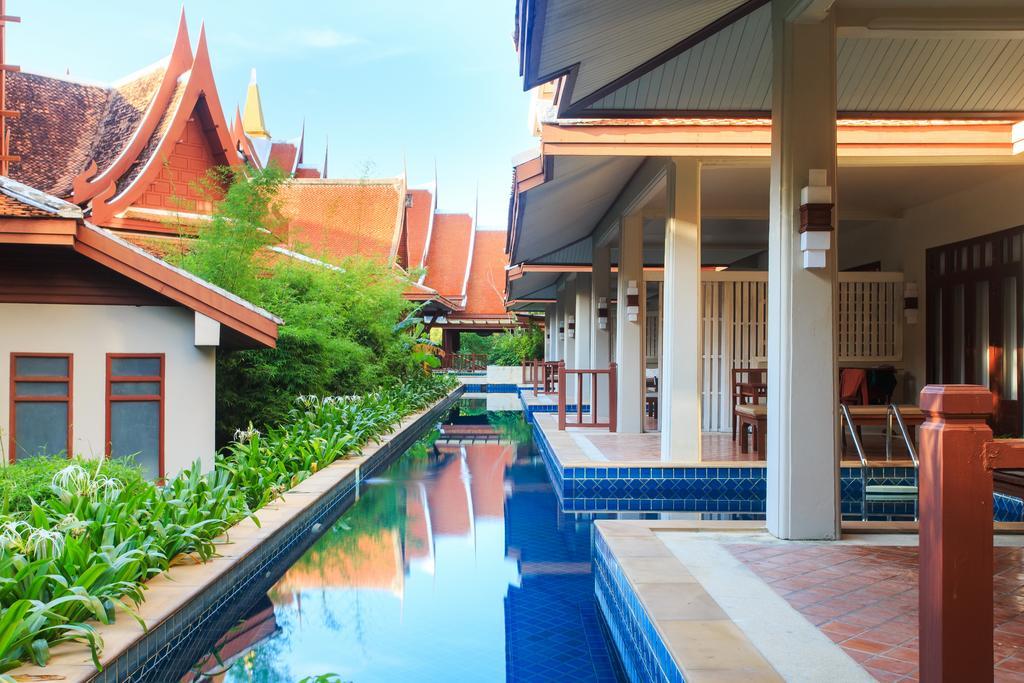 Deluxe Double or Twin Room Pool Access