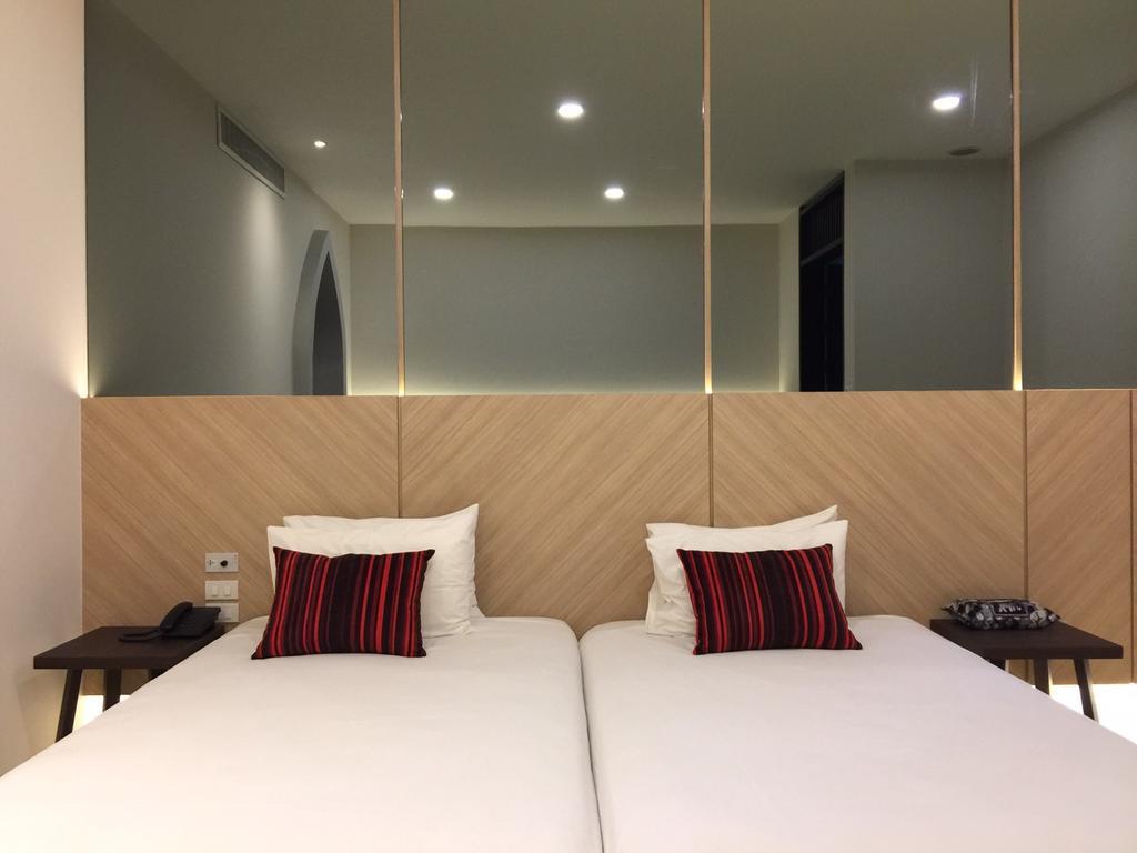 Courtyard room