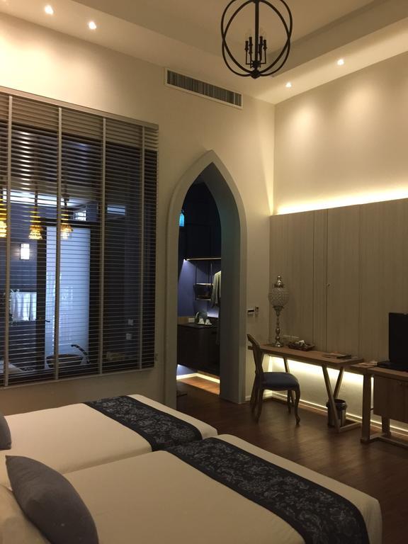 Courtyard room