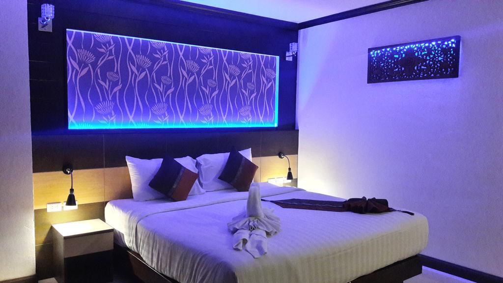 Deluxe Double Room,693576477:JPEG