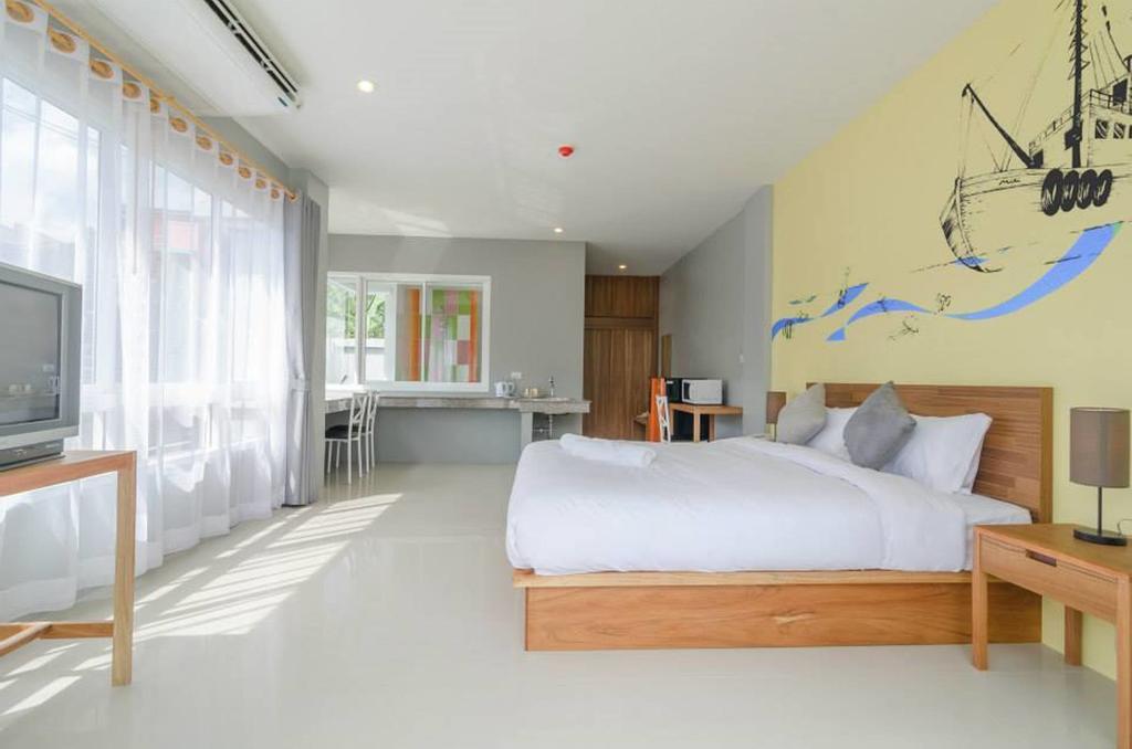 Deluxe Double Room with Pool View