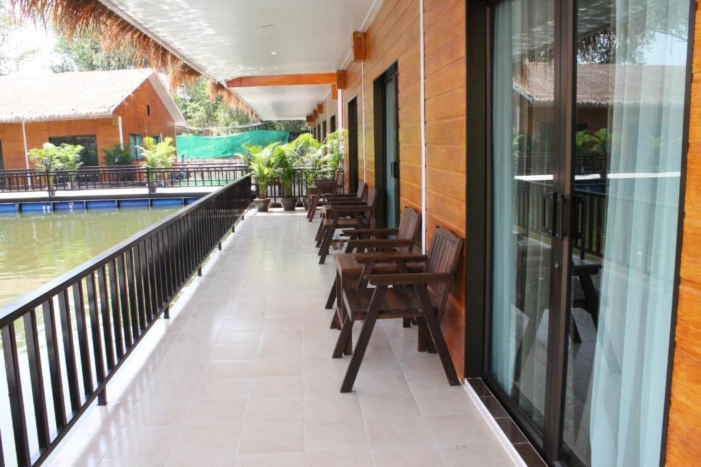 Deluxe Twin Room with River View