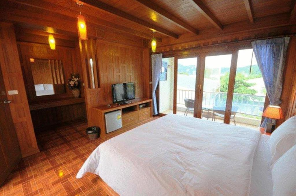 Grande Chambre de Luxe avec Accès à la Piscine