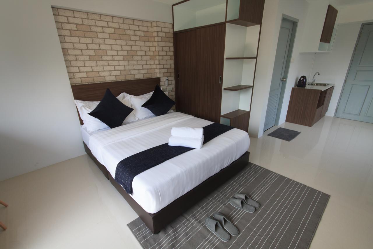 Deluxe Corner Room Balcony