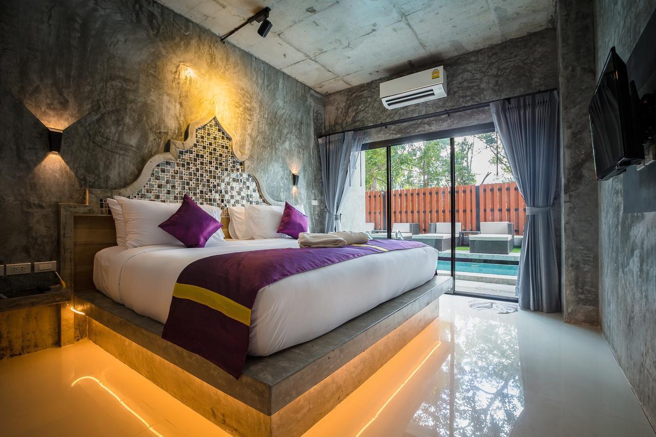 Doppel-/Zweibettzimmer mit Poolblick