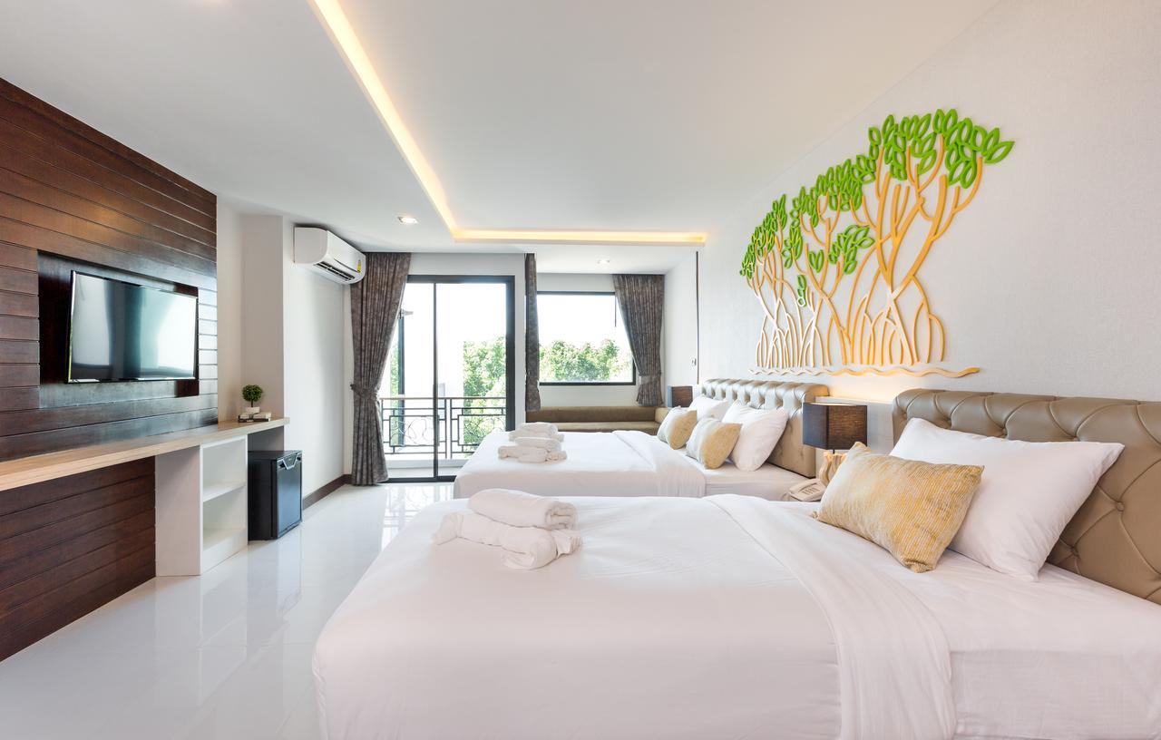 Deluxe Twin Room Pool View