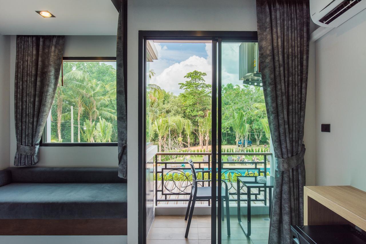 Deluxe Twin Room Pool View