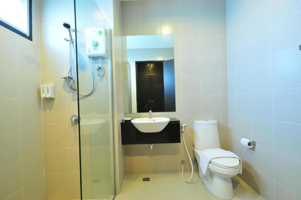 Deluxe Double or Twin Room Pool View