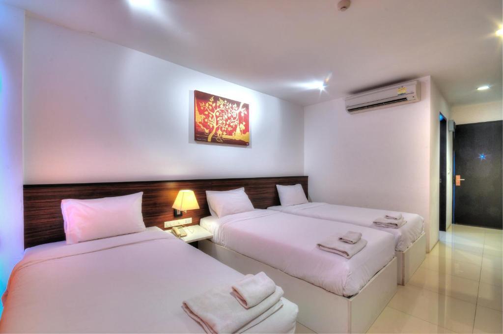 Deluxe Double or Twin Room Pool View