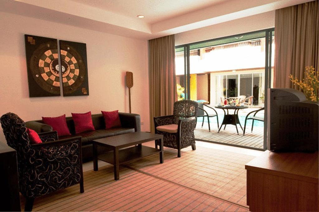 Junior Suite - Pool Side