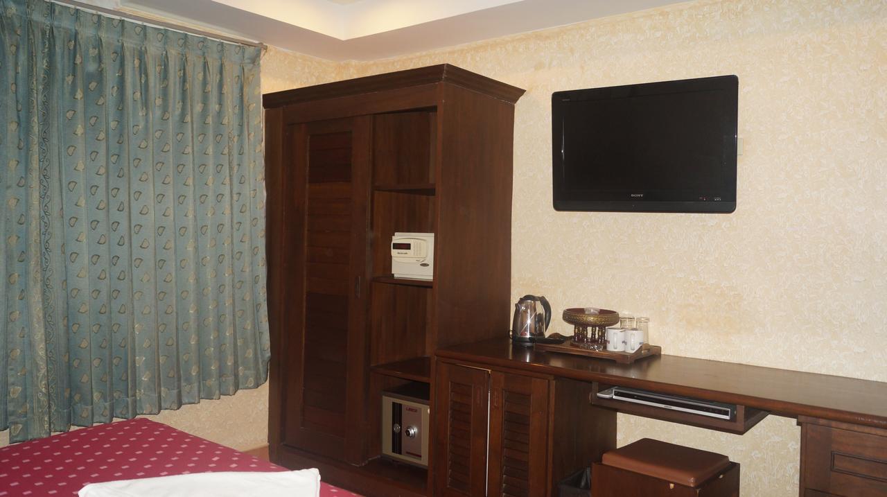 Deluxe King Room