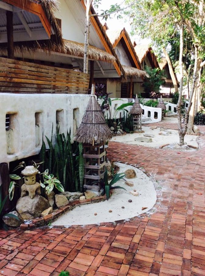 Bungalow Garden View
