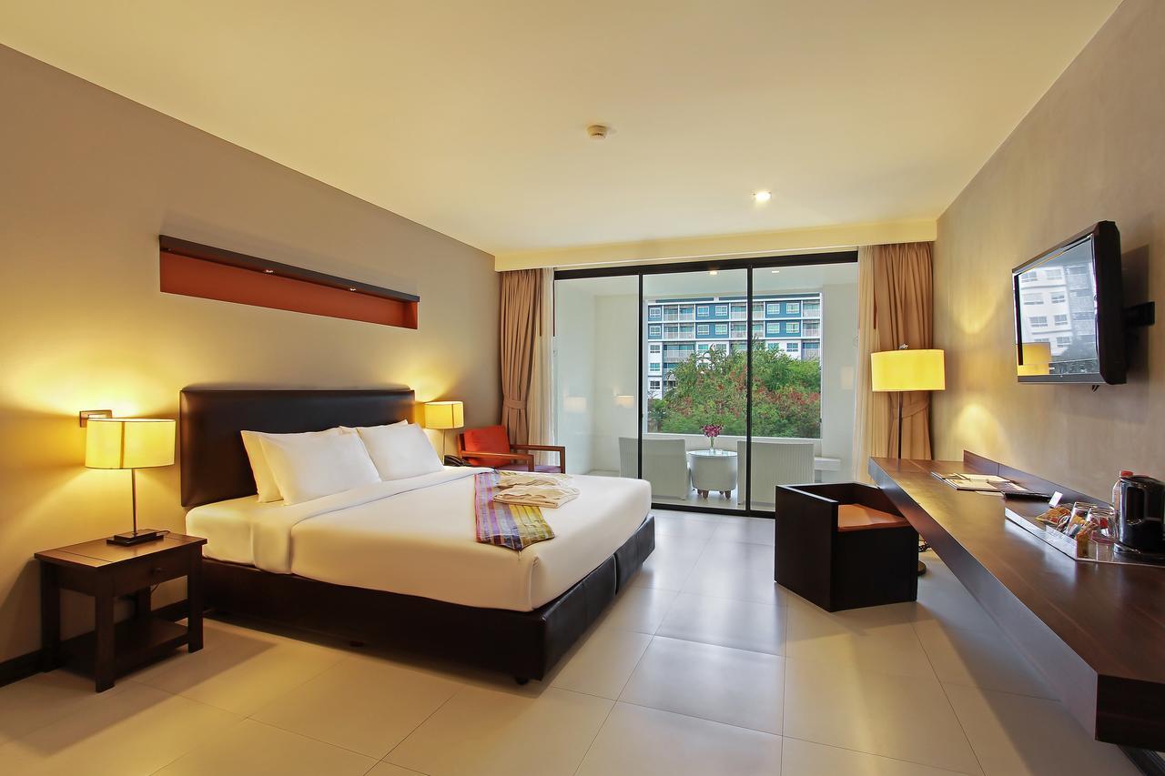 Deluxe Double or Twin Room with Pool View
