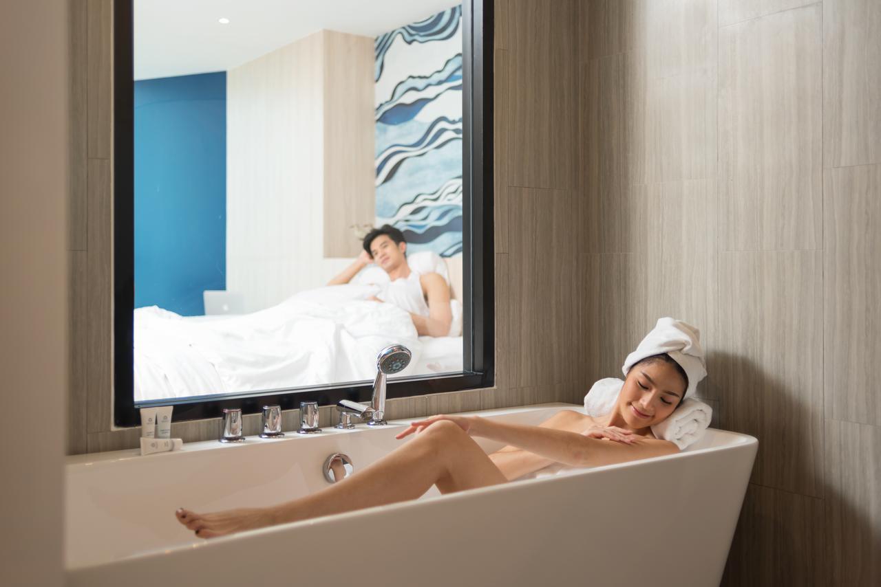 One-Bedroom Suite Sea View