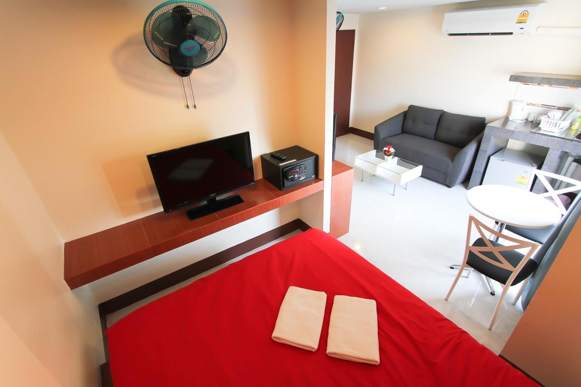 Superior Room Front,675699726:JPEG