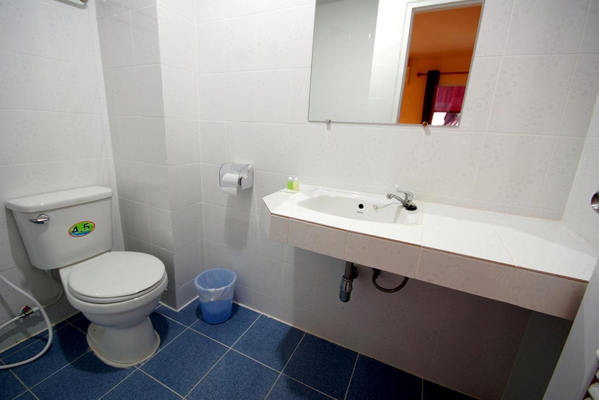 Standard Room Front,675699726:JPEG